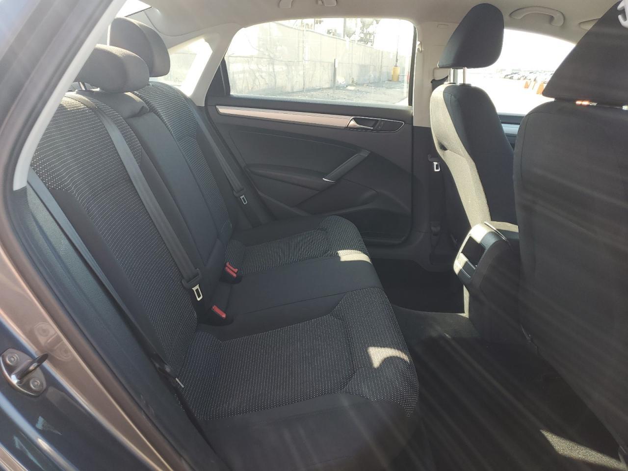 2017 Volkswagen Passat - zdjęcie 10