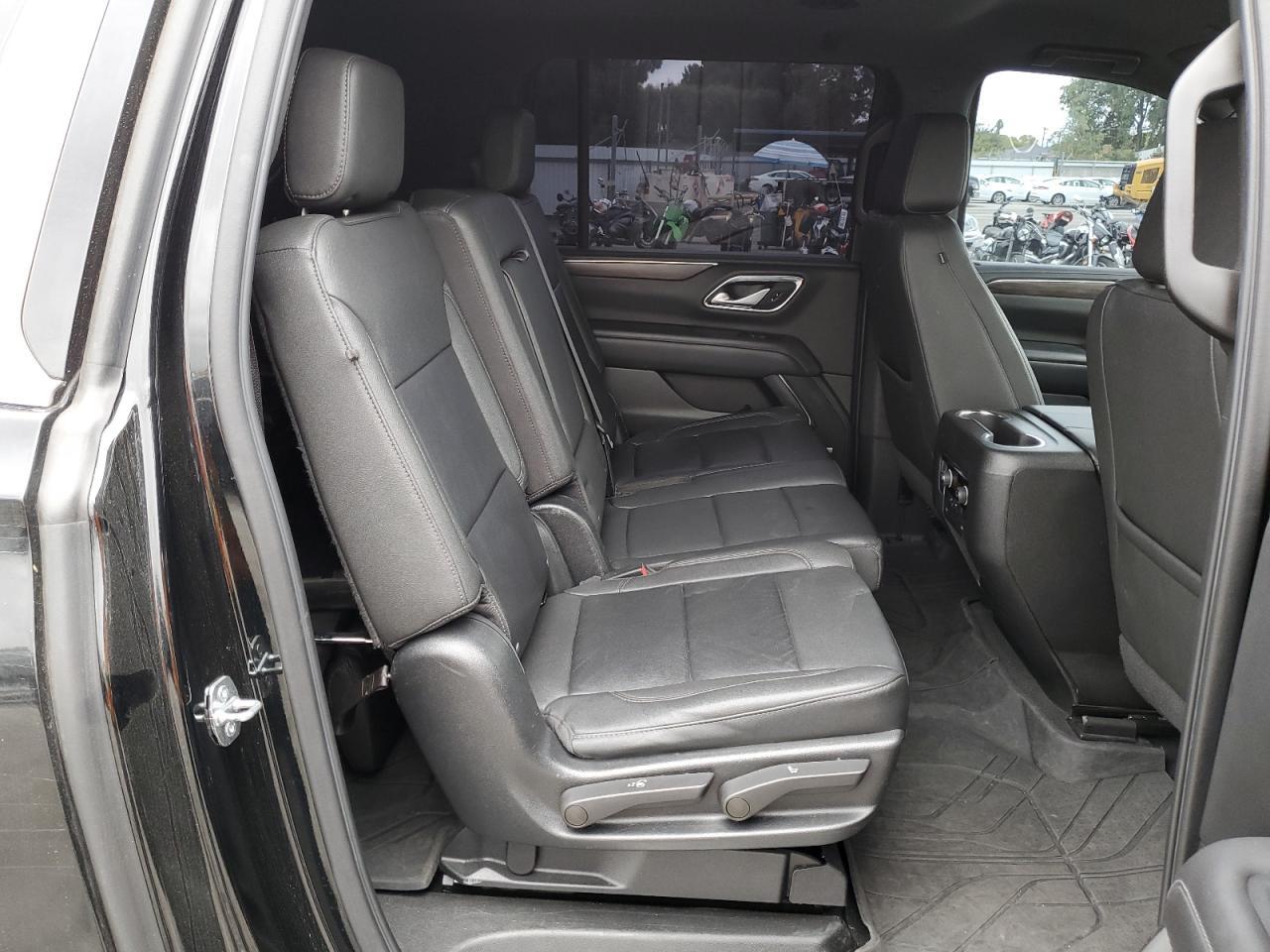 2022 Chevrolet Suburban C1500 Lt - zdjęcie 11