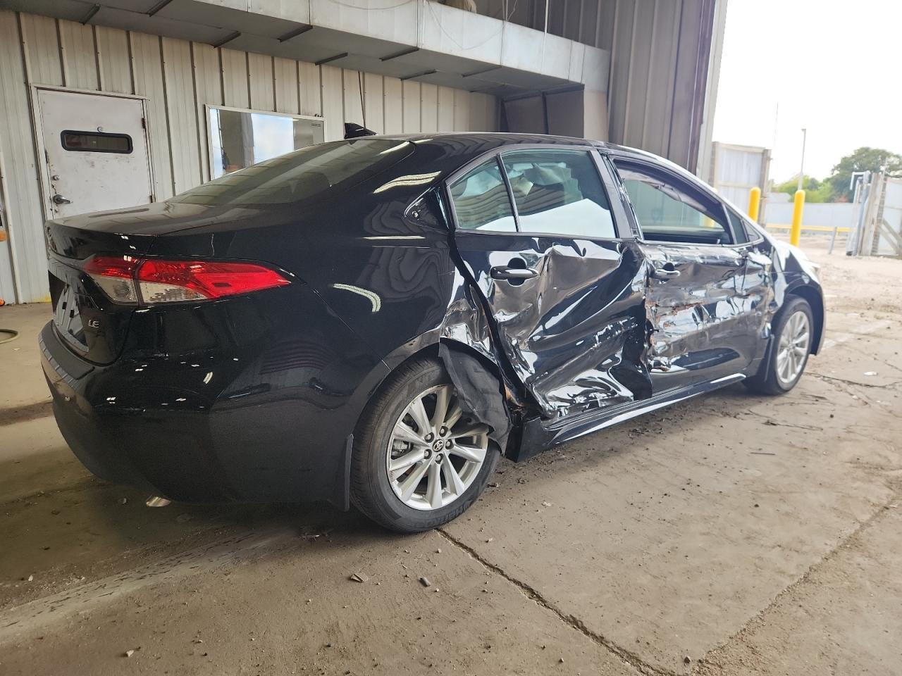 2024 Toyota Corolla Le - zdjęcie 3