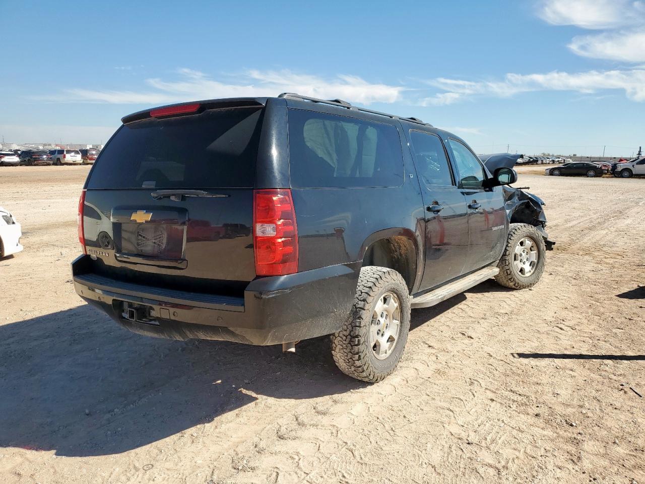 2013 Chevrolet Suburban - zdjęcie 3