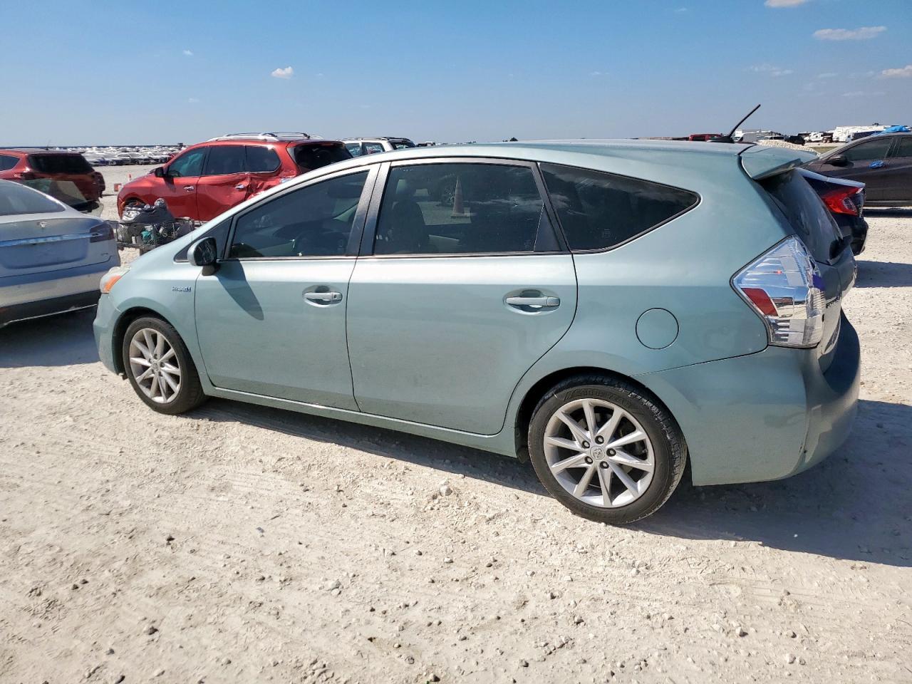 2013 Toyota Prius V - zdjęcie 2