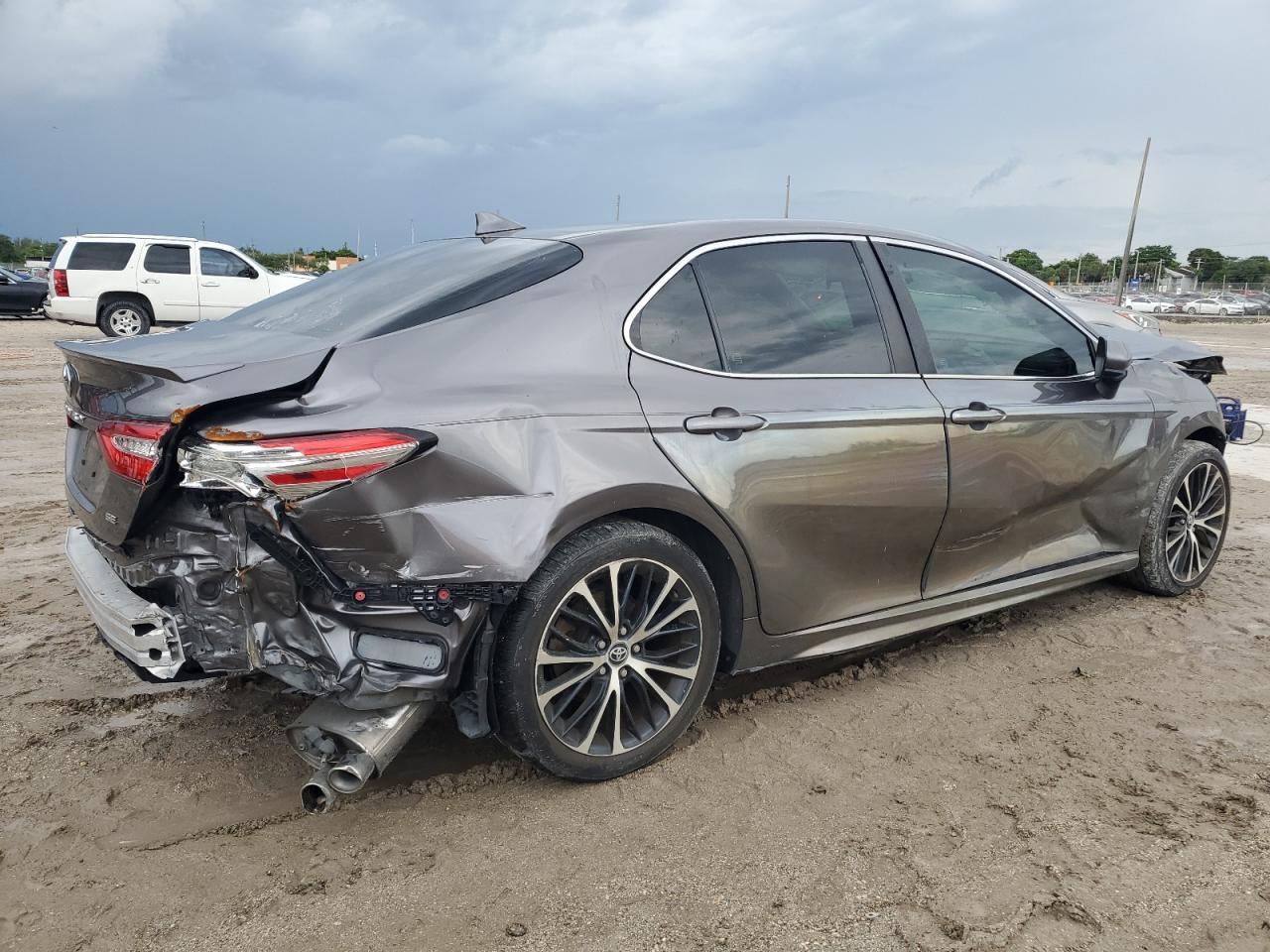 2020 Toyota Camry Se - zdjęcie 3