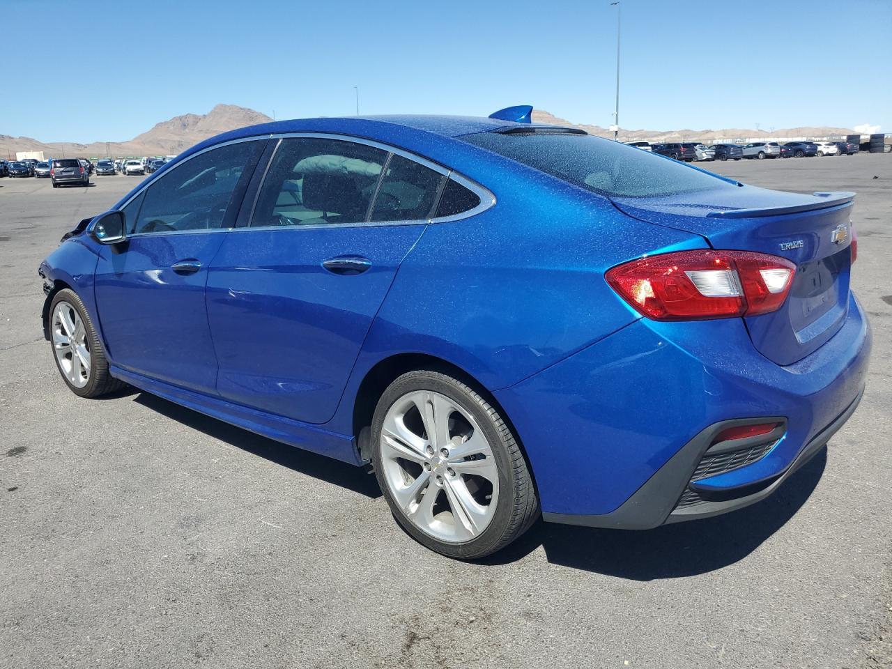 2018 Chevrolet Cruze Premier - zdjęcie 2