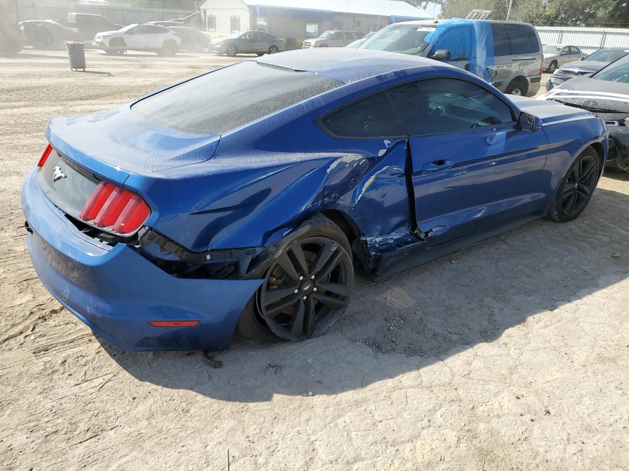 Ford Mustang - zdjęcie 3