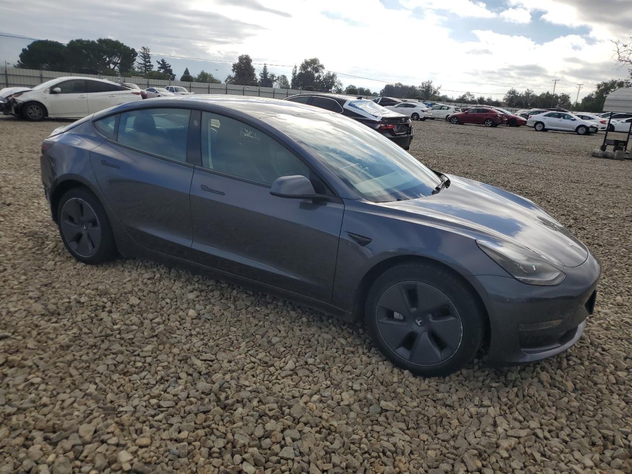 2023 Tesla Model 3 - zdjęcie 4