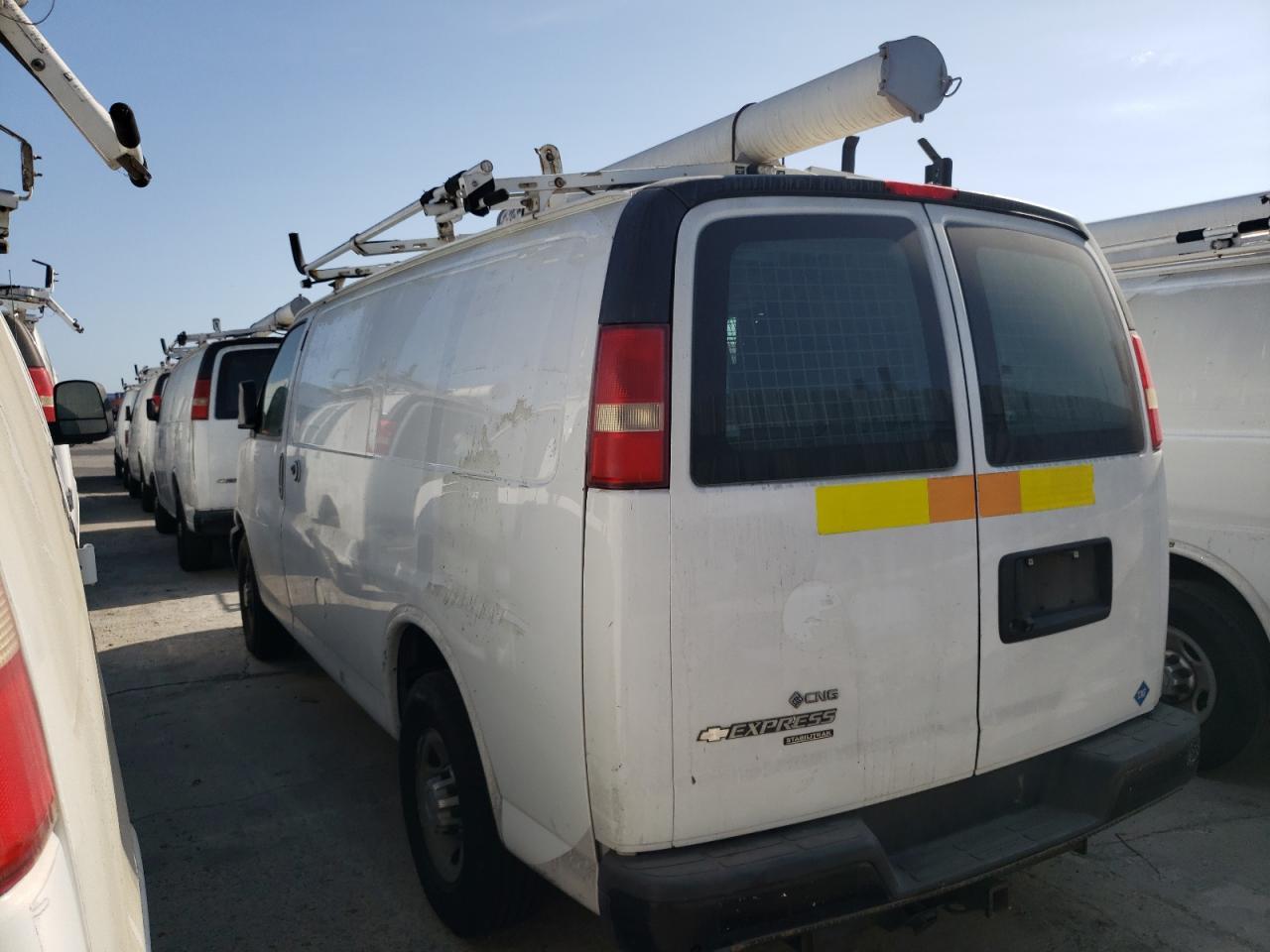 2013 Chevrolet Express G2500 - zdjęcie 2