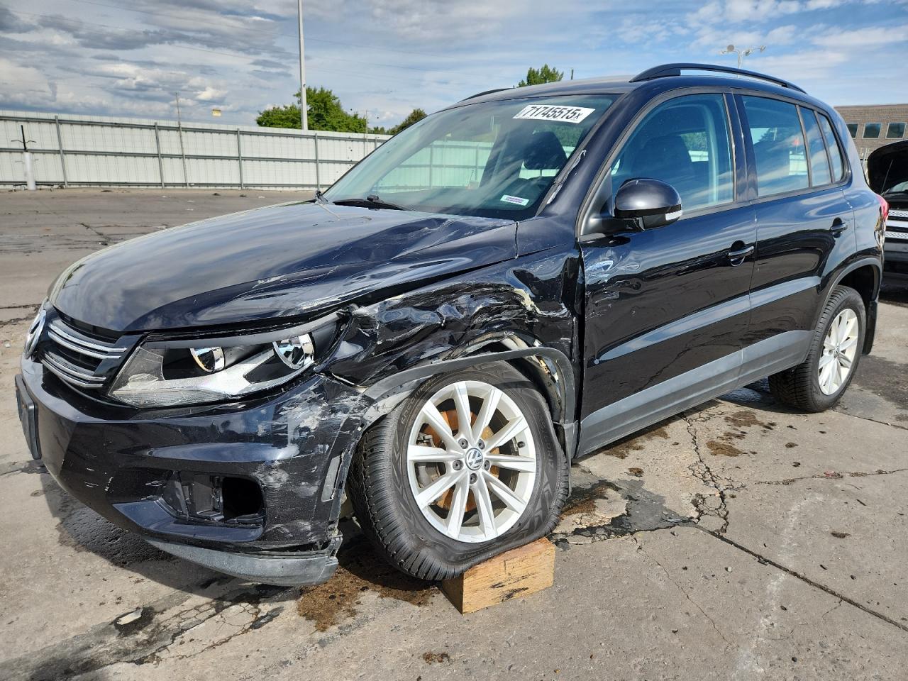 2017 Volkswagen Tiguan S - zdjęcie główne