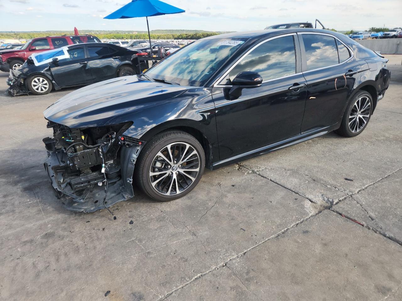 2020 Toyota Camry Se - zdjęcie główne