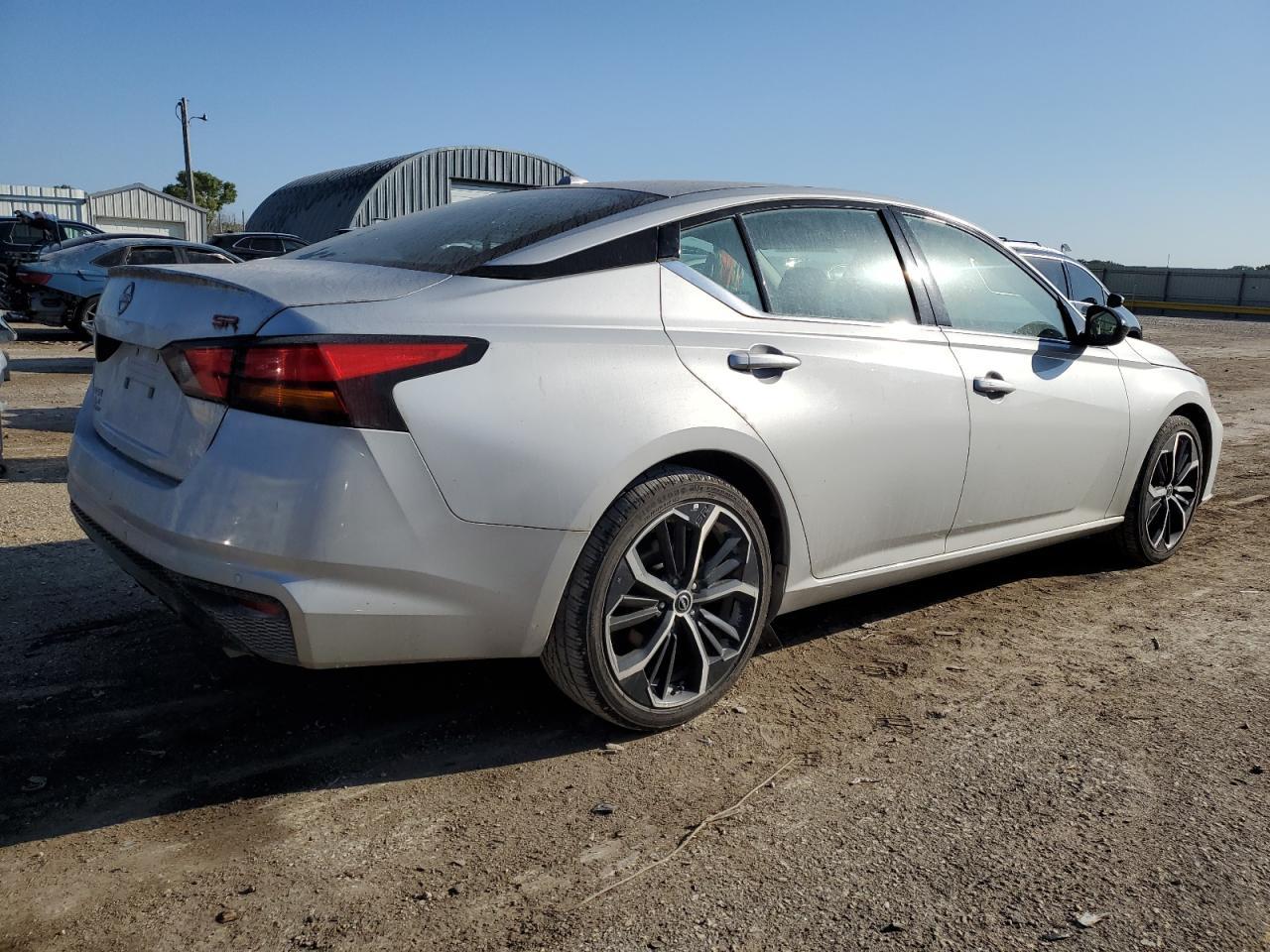 2023 Nissan Altima Sr - zdjęcie 3