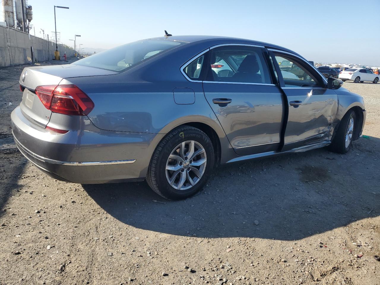 2017 Volkswagen Passat - zdjęcie 3