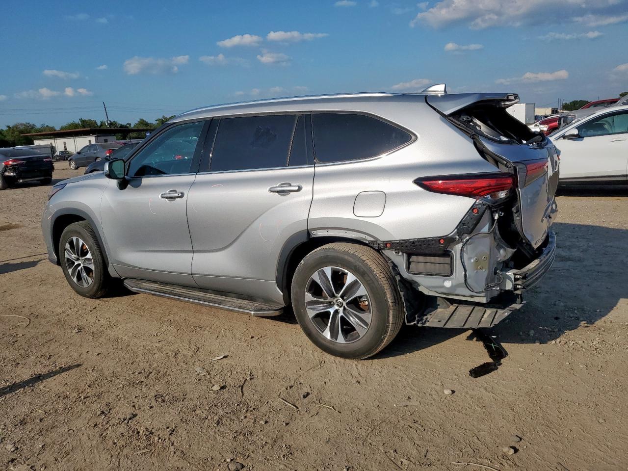 2021 Toyota Highlander - zdjęcie 2