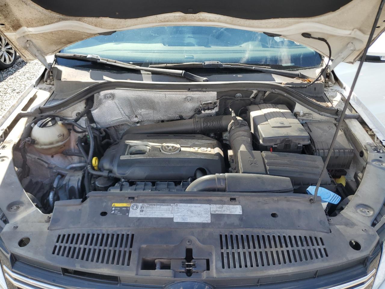 2015 Volkswagen Tiguan S - zdjęcie 12