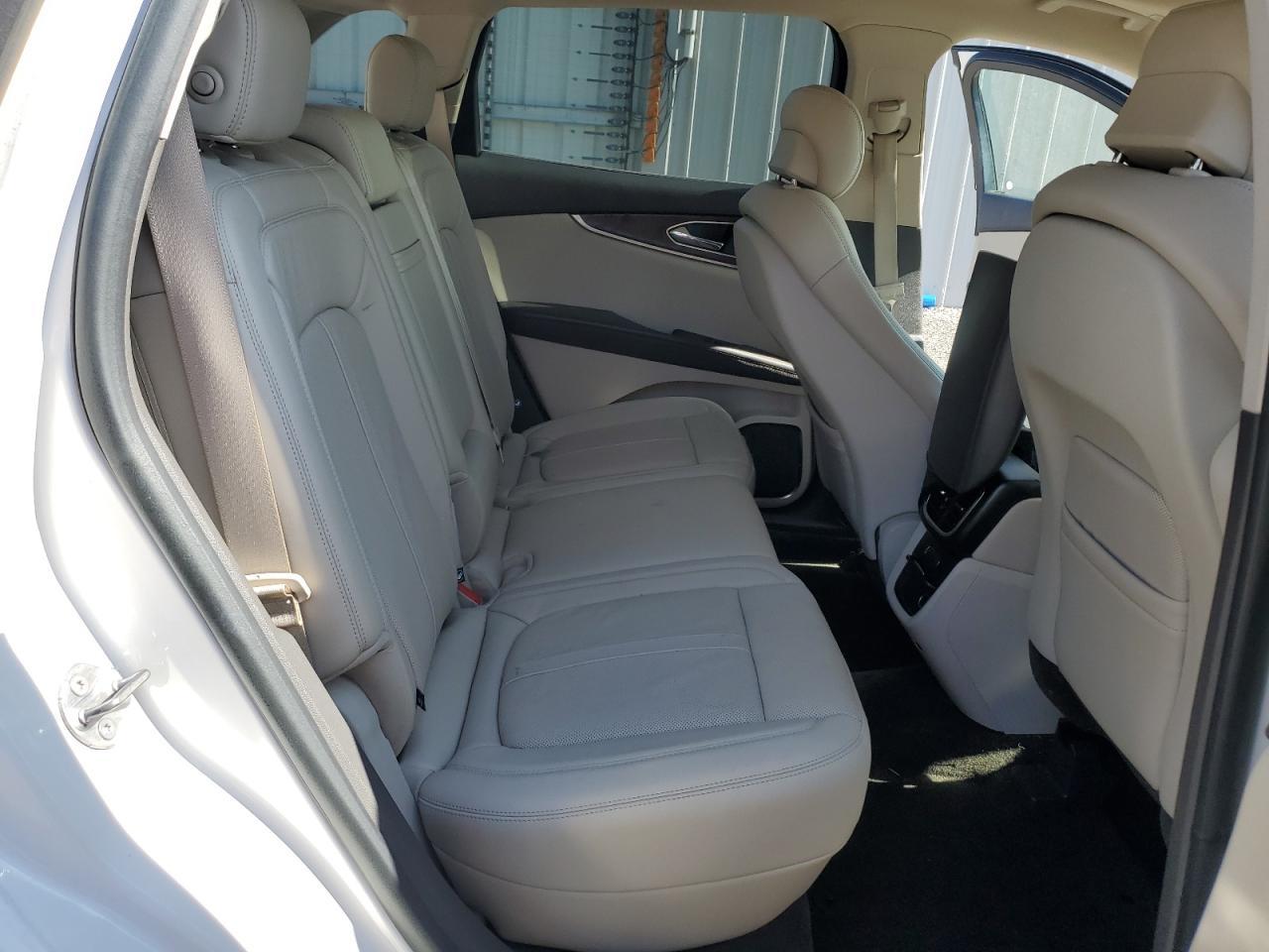 2019 Lincoln Nautilus Reserve - zdjęcie 11