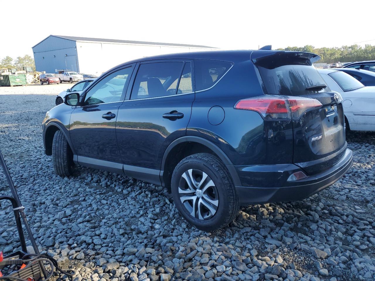 2018 Toyota Rav4 Le - zdjęcie 2