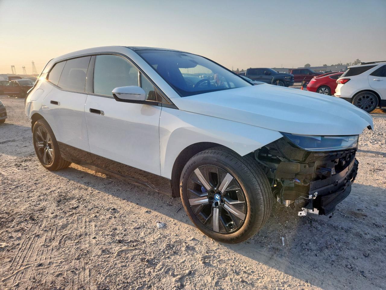 2025 BMW Ix xDrive50 - zdjęcie 4