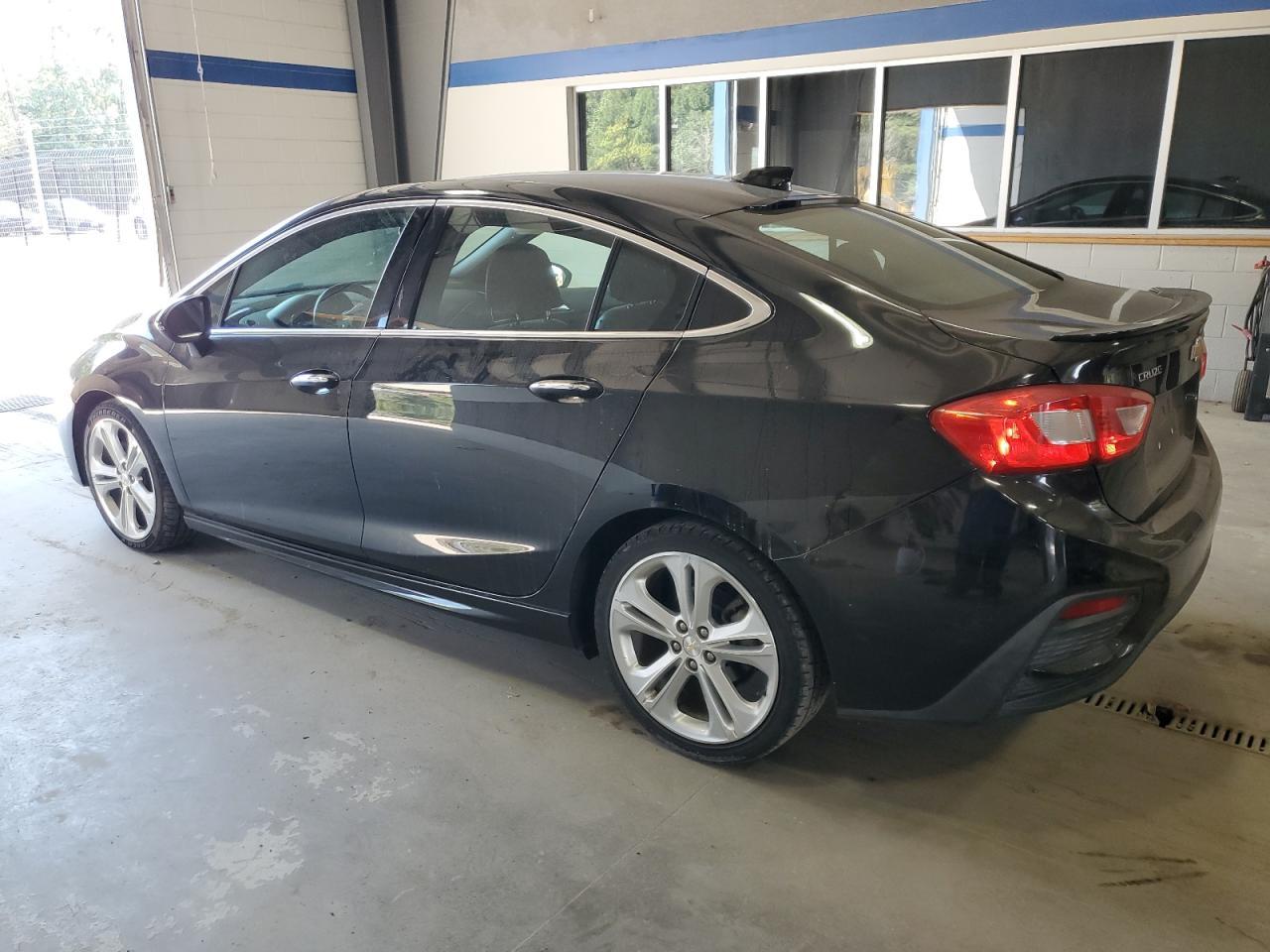 2017 Chevrolet Cruze Premier - zdjęcie 2