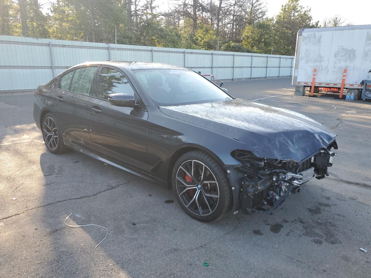 2022 BMW Seria 5 - zdjęcie 4