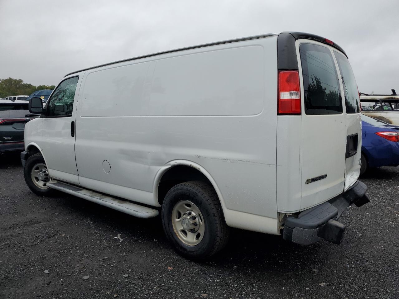 2018 Chevrolet Express G2500 - zdjęcie 2