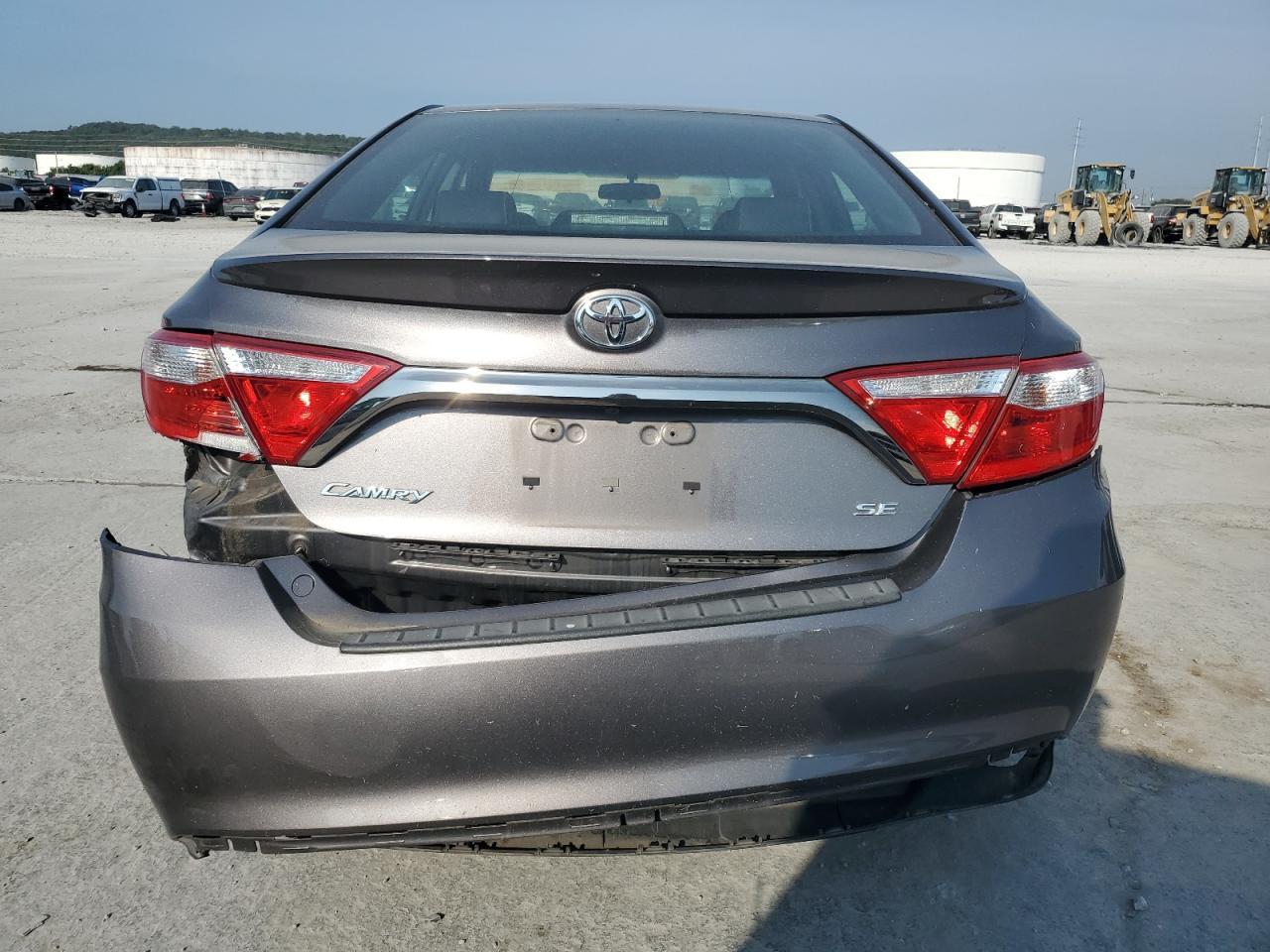 2017 Toyota Camry Le - zdjęcie 6