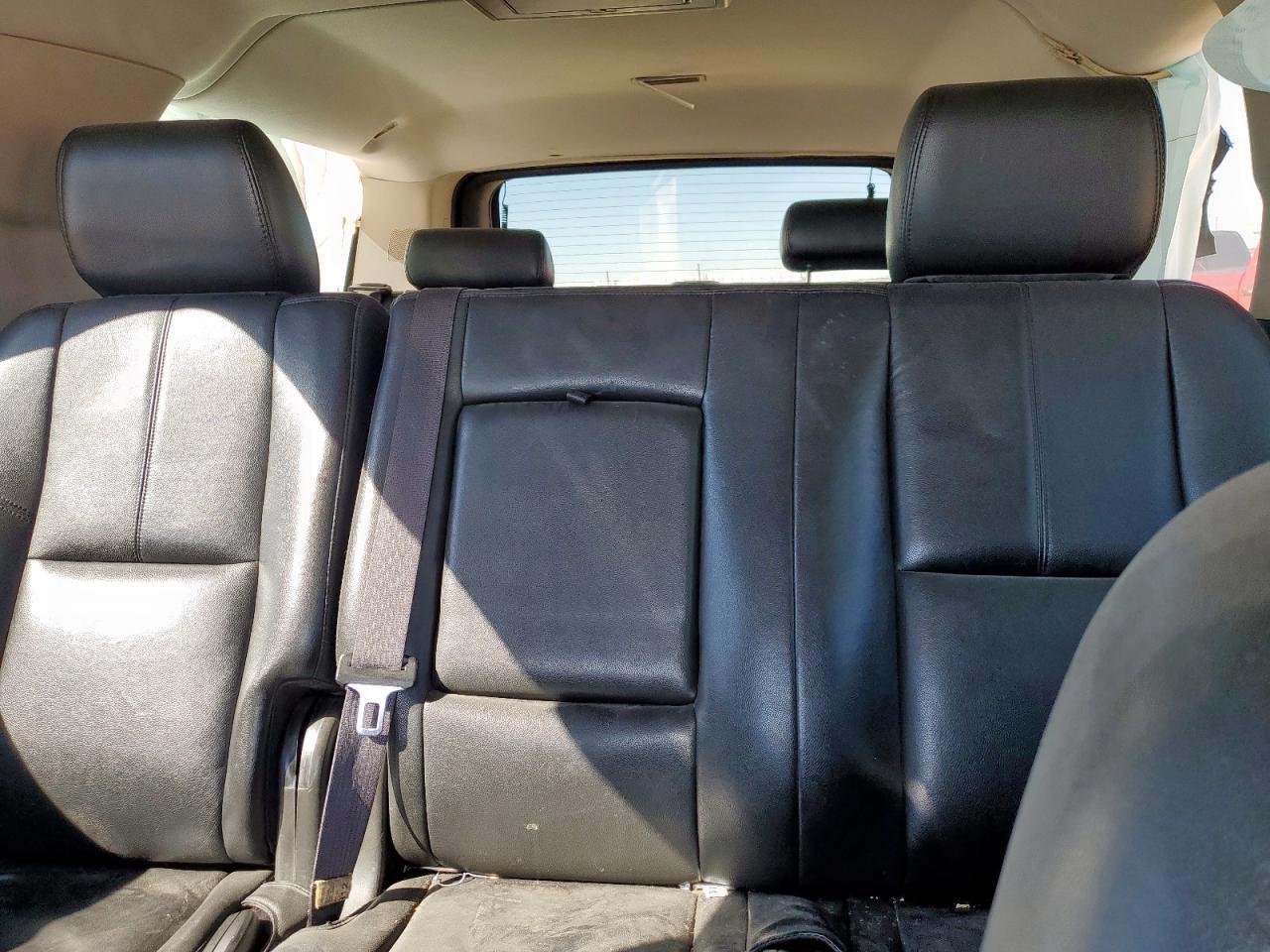 2013 Chevrolet Suburban - zdjęcie 10
