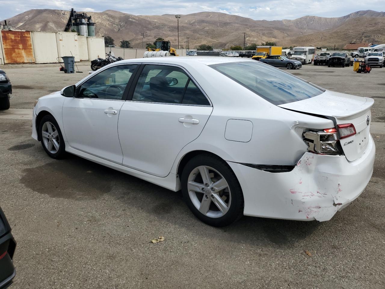 2014 Toyota Camry L - zdjęcie 2