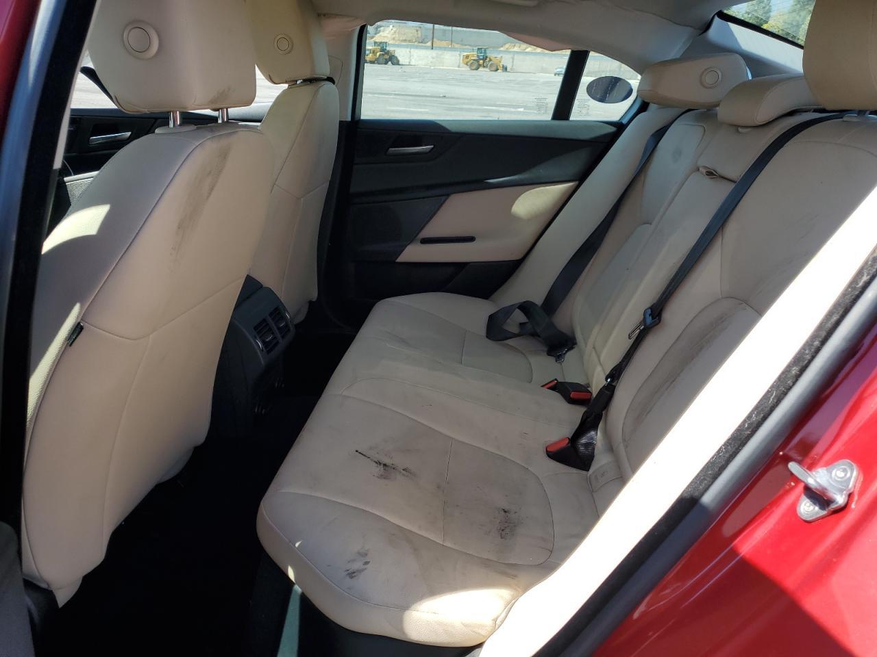 2018 Jaguar Xe Premium - zdjęcie 10