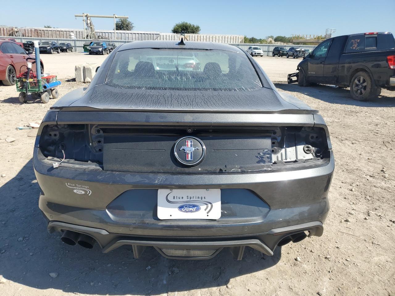 2020 Ford Mustang - zdjęcie 6
