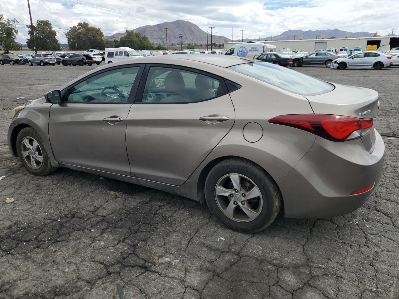 2014 Hyundai Elantra - zdjęcie 2