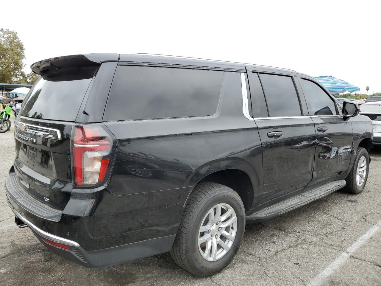 2022 Chevrolet Suburban C1500 Lt - zdjęcie 3