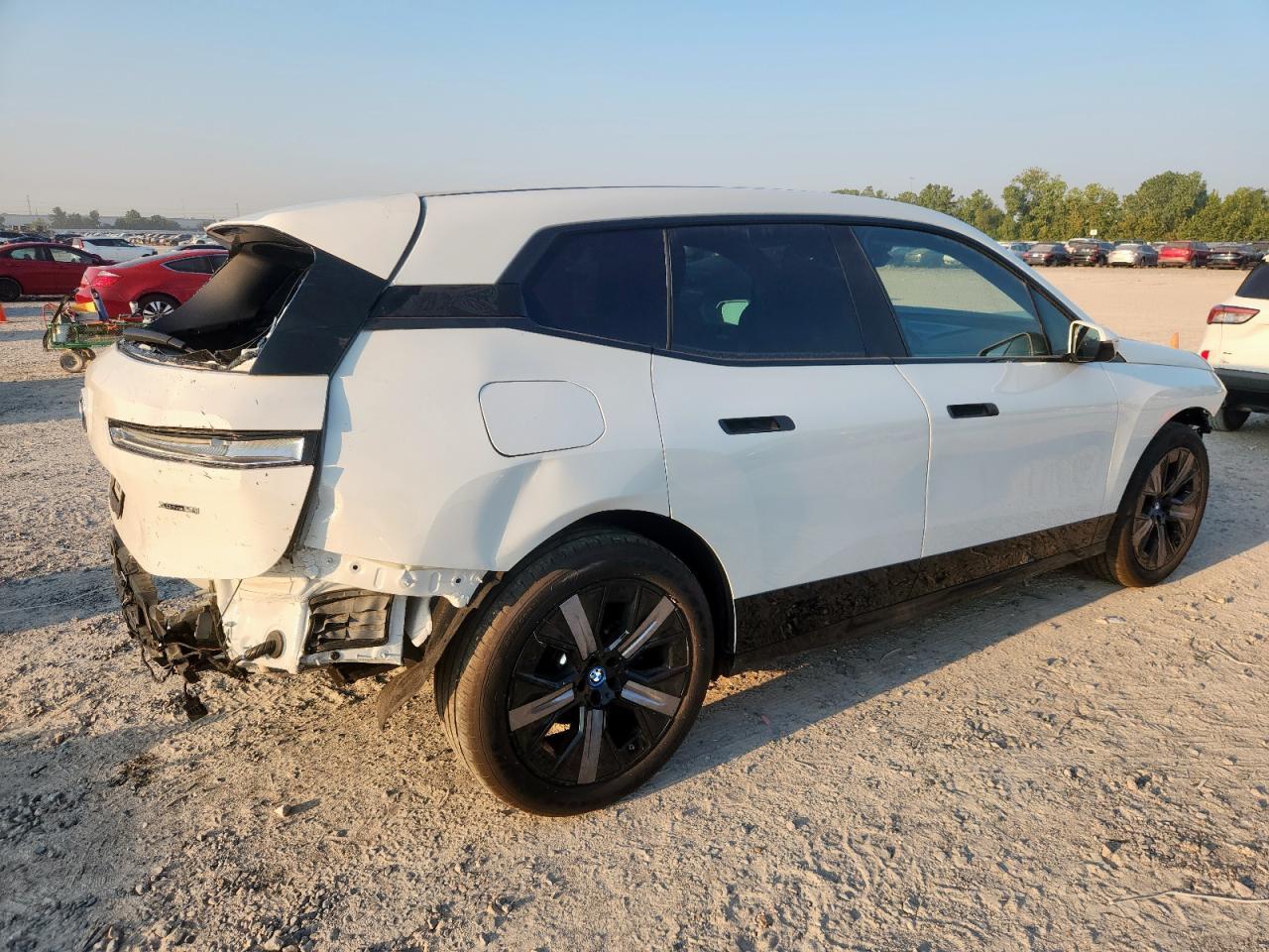 2025 BMW Ix xDrive50 - zdjęcie 3