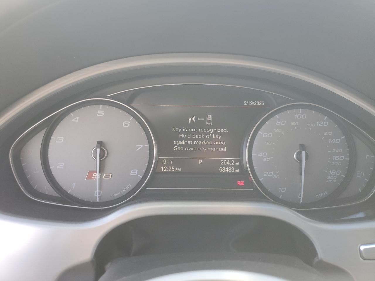 2014 Audi S8 Quattro - zdjęcie 9