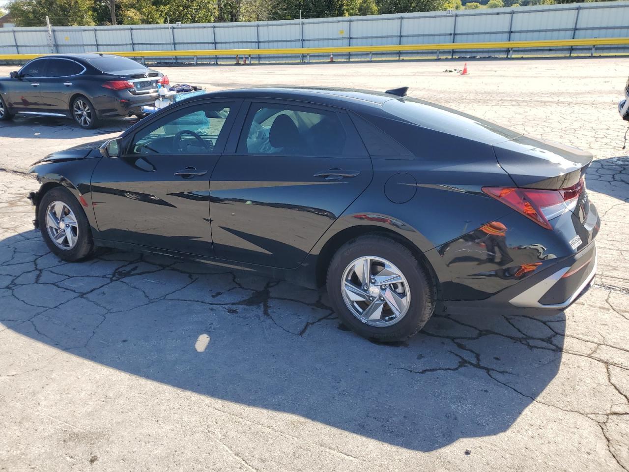 2025 Hyundai Elantra Se - zdjęcie 2