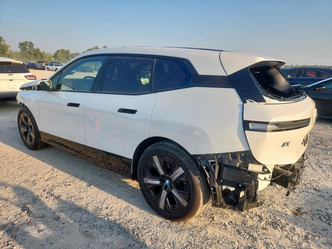 2025 BMW Ix xDrive50 - zdjęcie 2