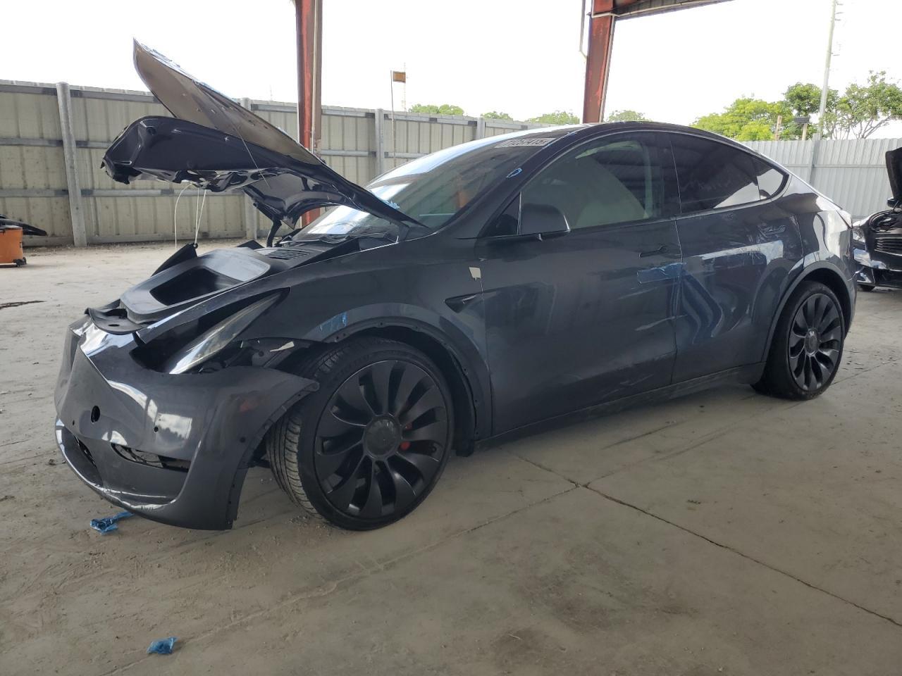 2020 Tesla Model Y - zdjęcie główne