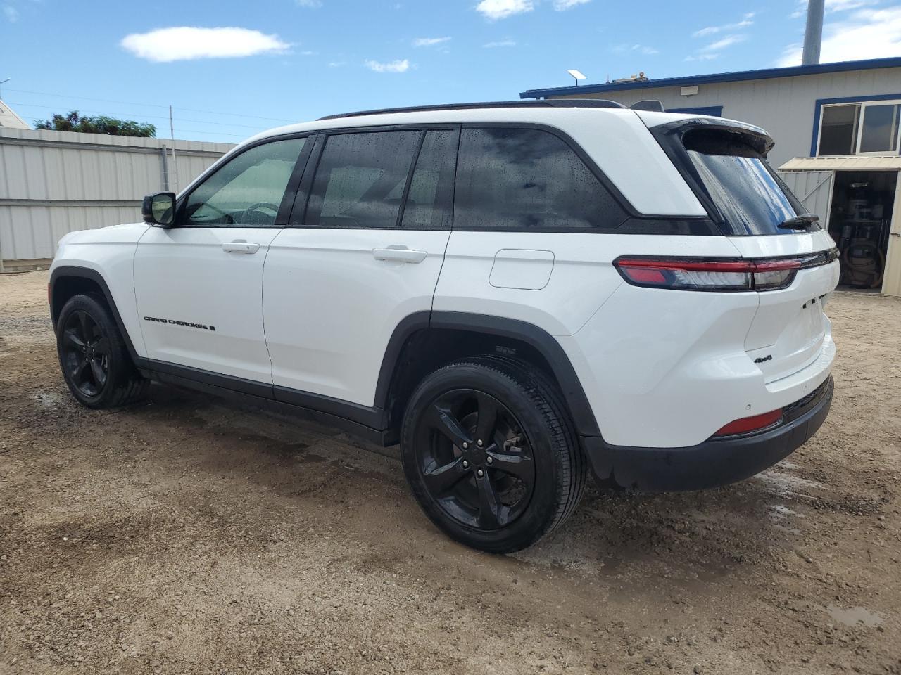 2023 Jeep Grand Cherokee Laredo - zdjęcie 2