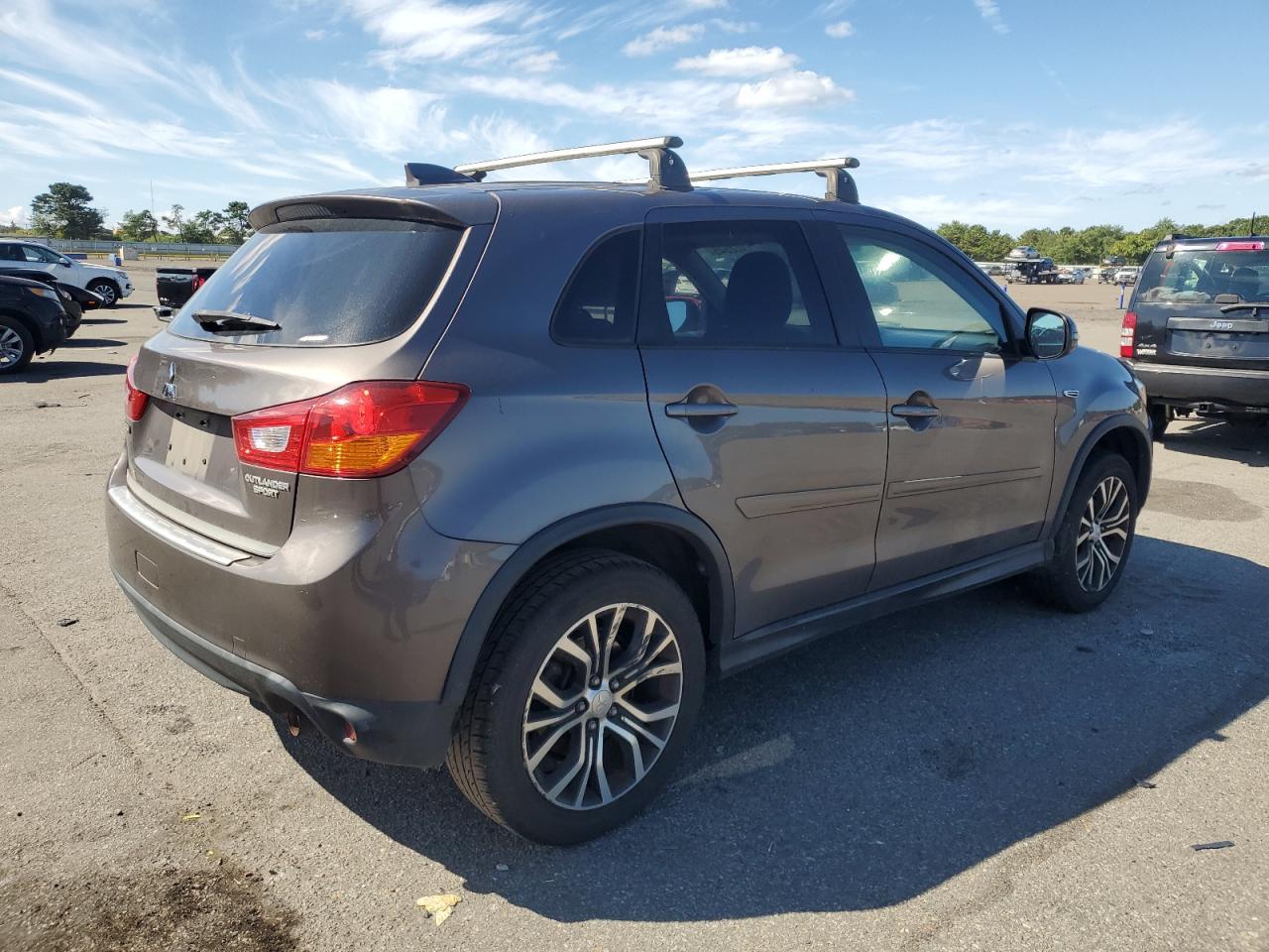 2017 Mitsubishi Outlander Sport Es - zdjęcie 3
