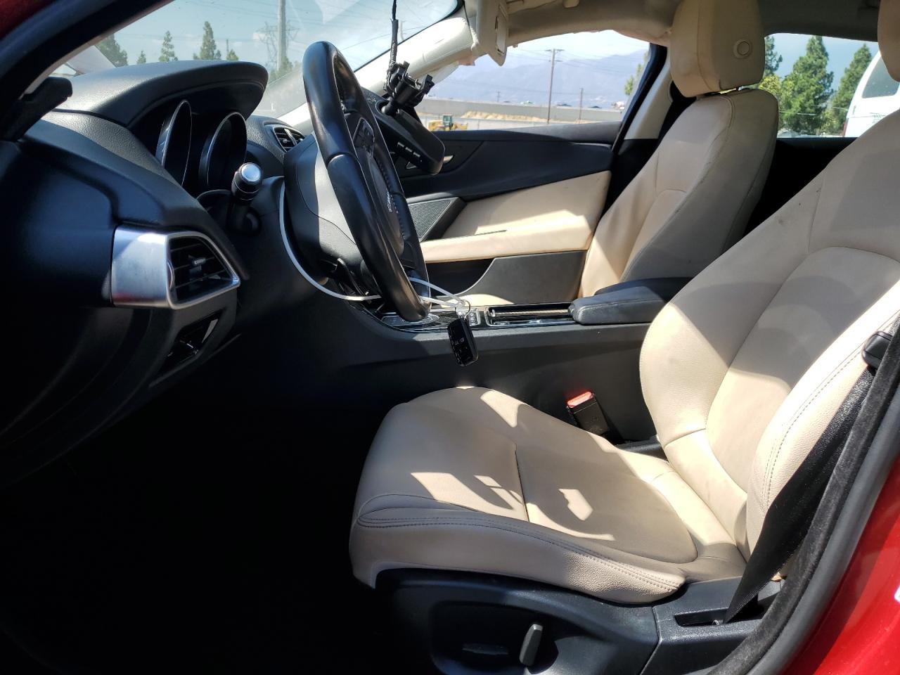 2018 Jaguar Xe Premium - zdjęcie 7