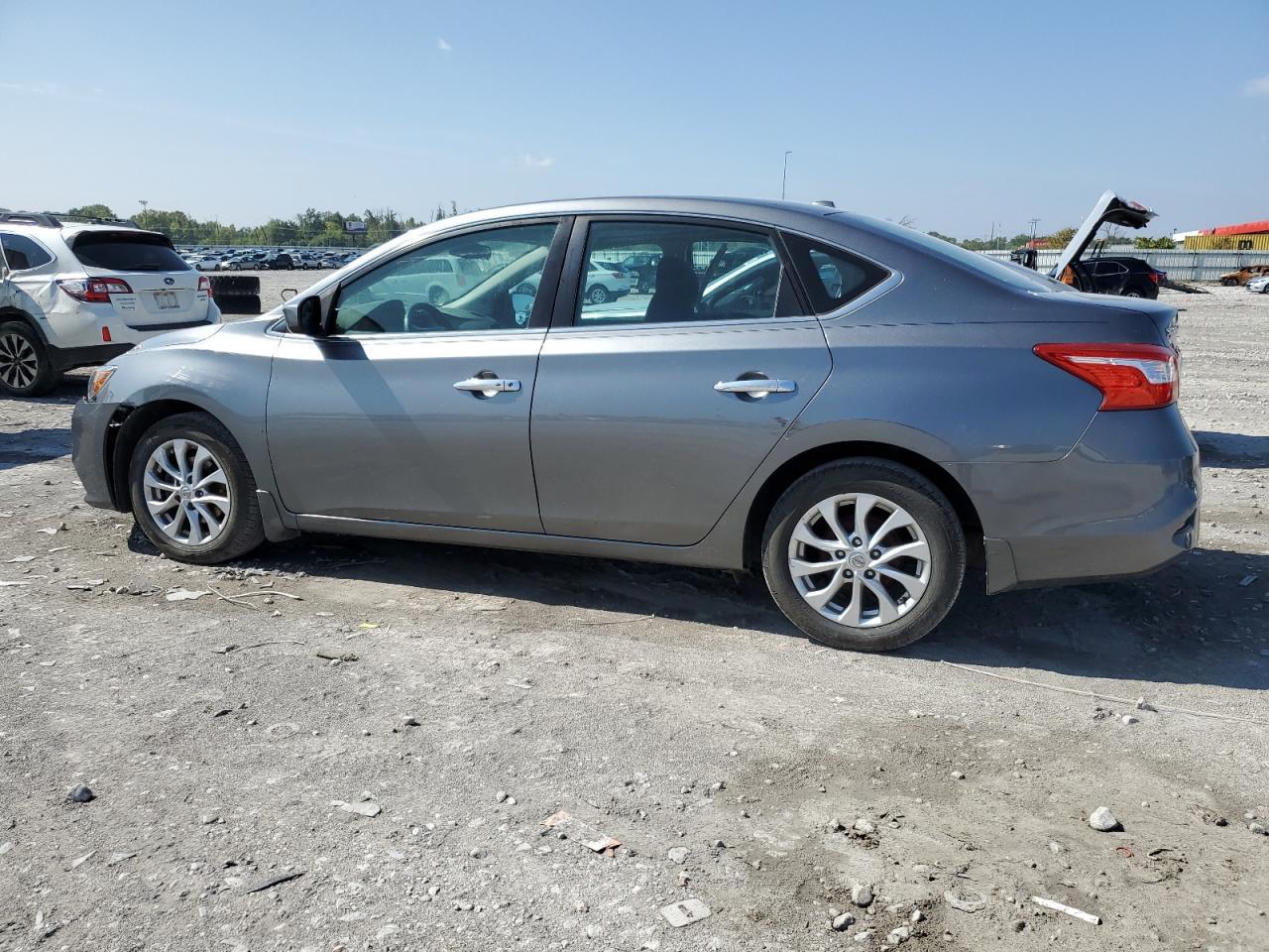 2018 Nissan Sentra S - zdjęcie 2