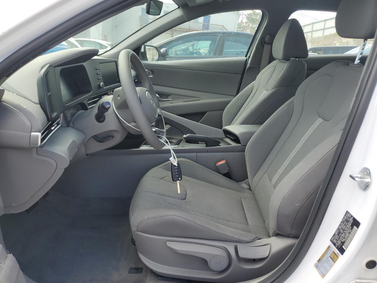 2024 Hyundai Elantra Se - zdjęcie 7