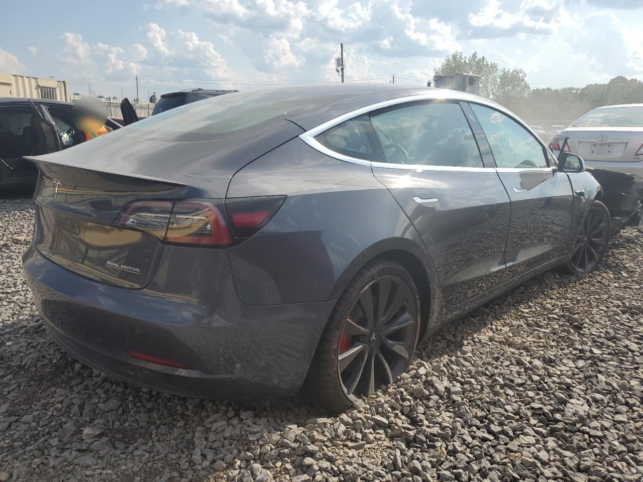 2020 Tesla Model 3 - zdjęcie 3