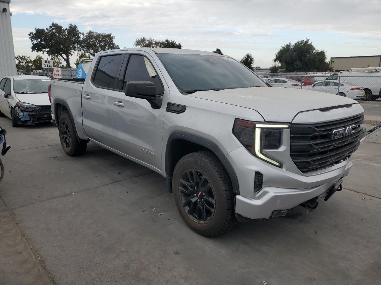 2022 GMC Sierra - zdjęcie 4