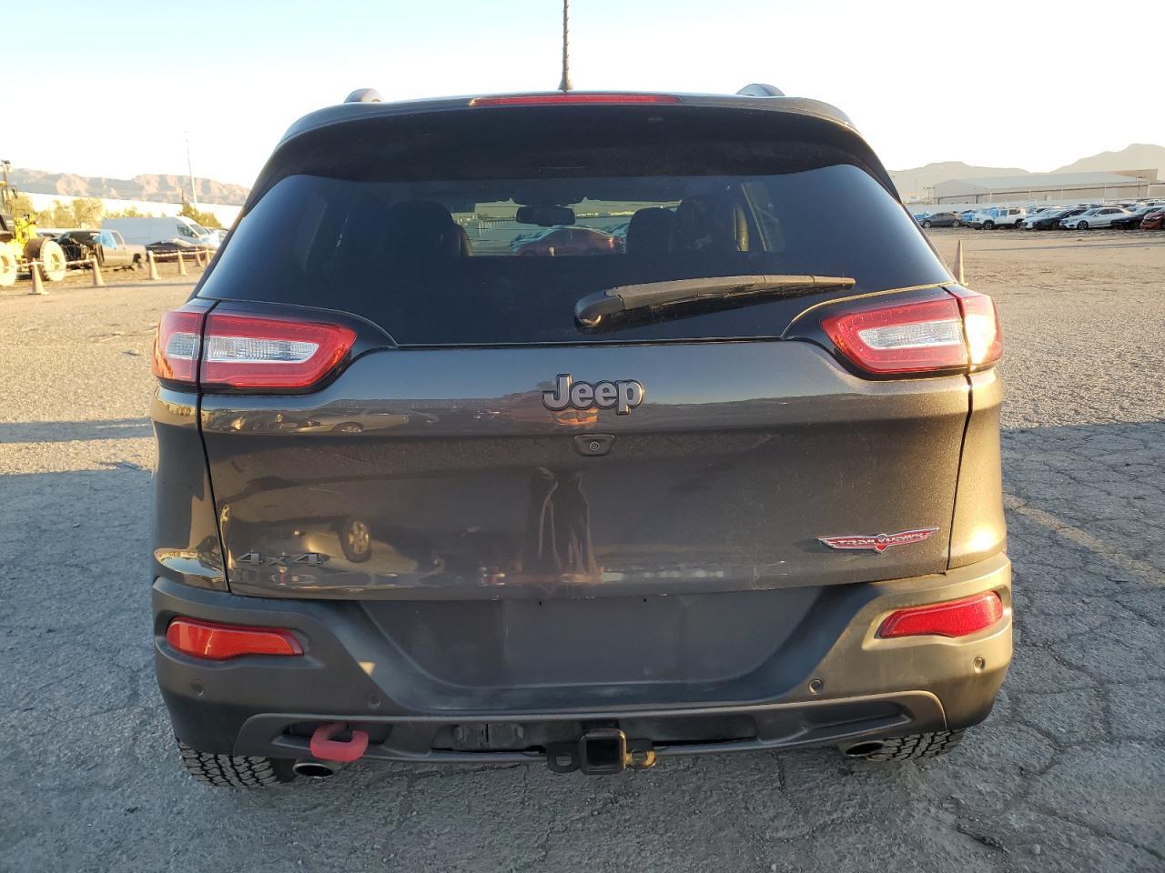 2016 Jeep Cherokee Trailhawk - zdjęcie 6