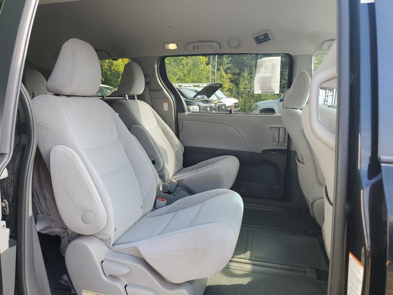 2016 Toyota Sienna Le - zdjęcie 6