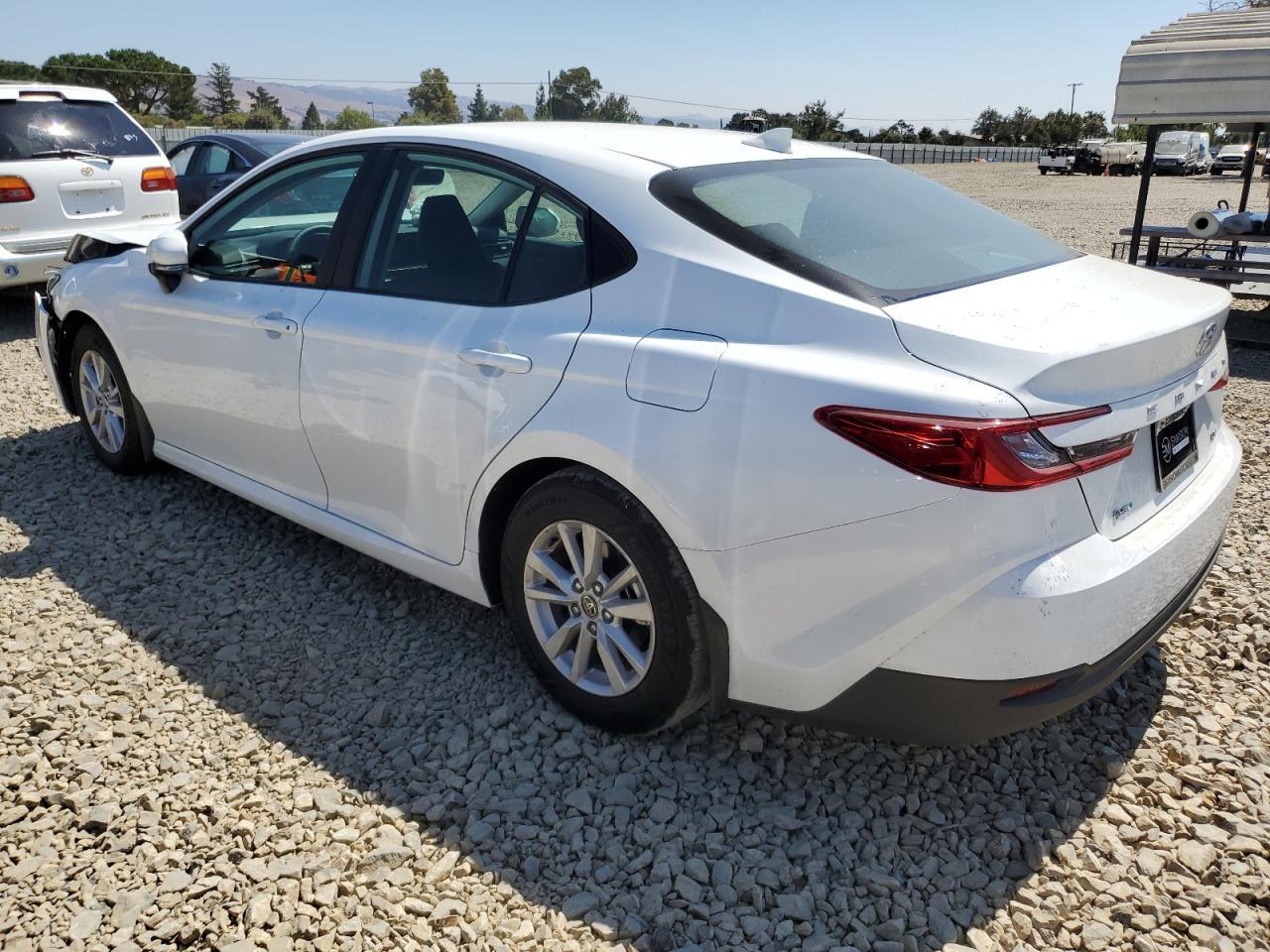 2025 Toyota Camry - zdjęcie 2