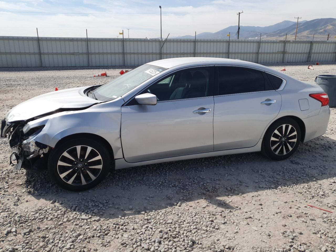 2017 Nissan Altima 2.5 - zdjęcie główne