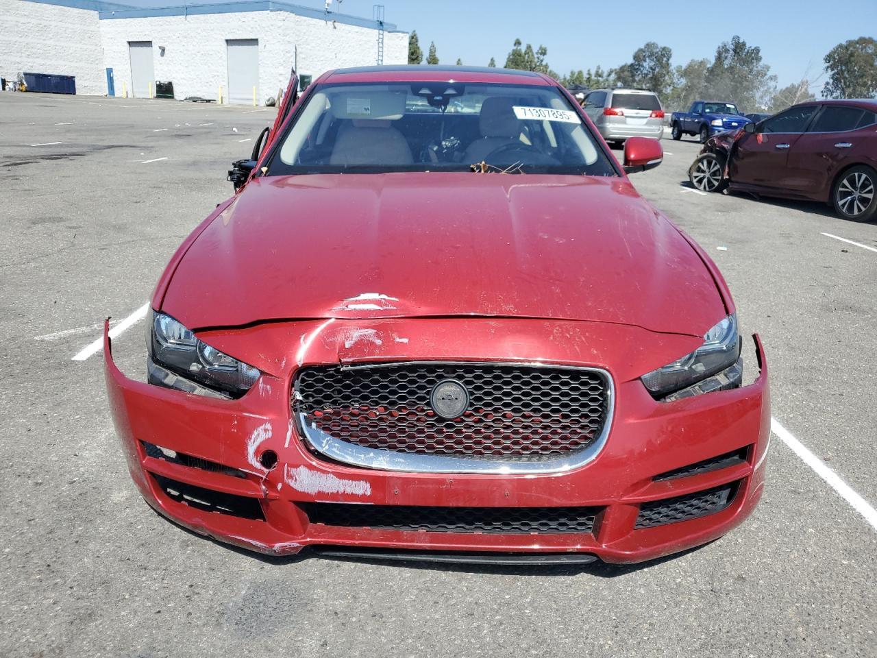 2018 Jaguar Xe Premium - zdjęcie 5