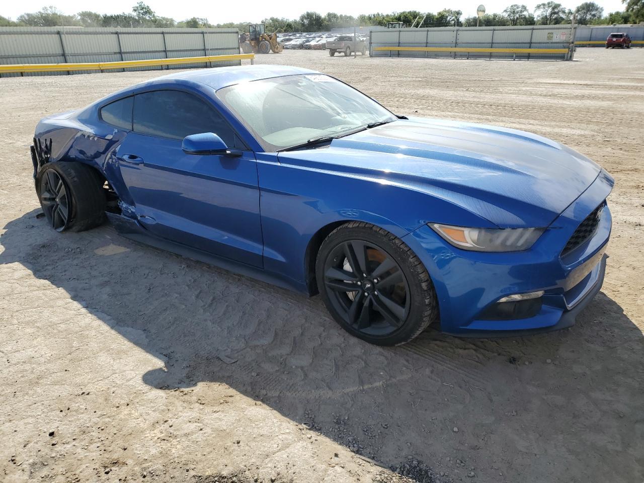 Ford Mustang - zdjęcie 4