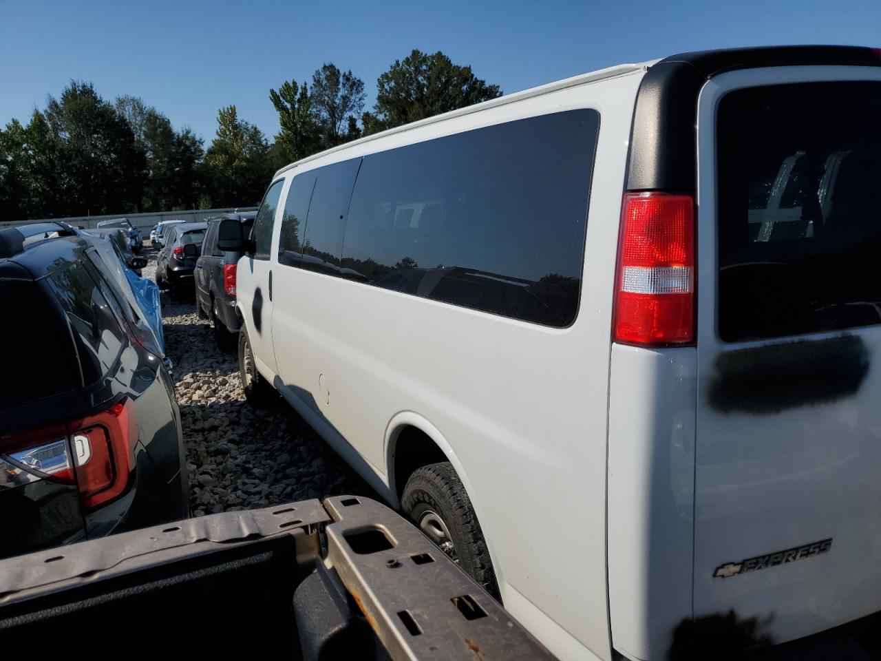 2019 Chevrolet Express G3500 Ls - zdjęcie 2