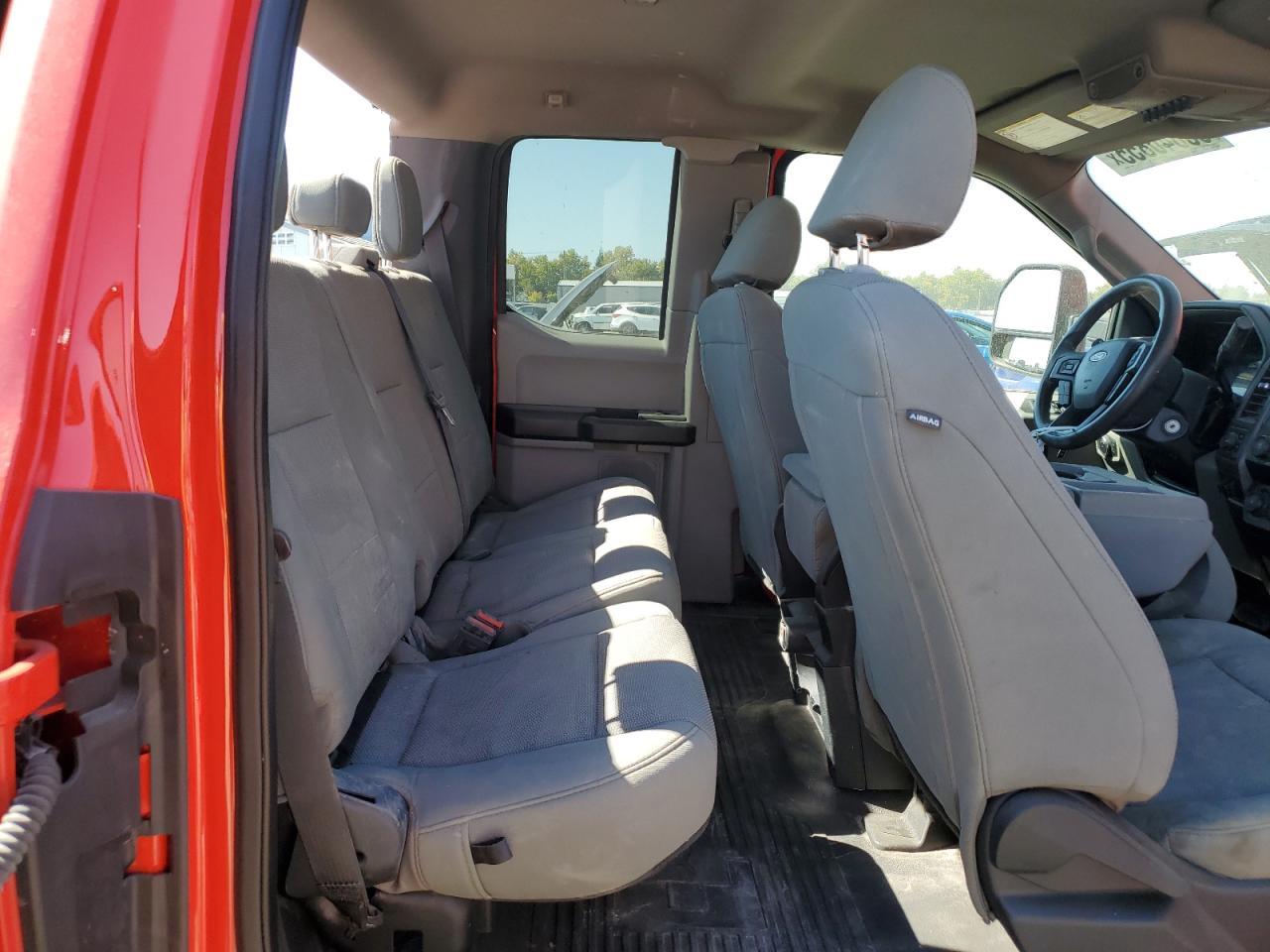 2022 Ford F250 Super Duty - zdjęcie 10