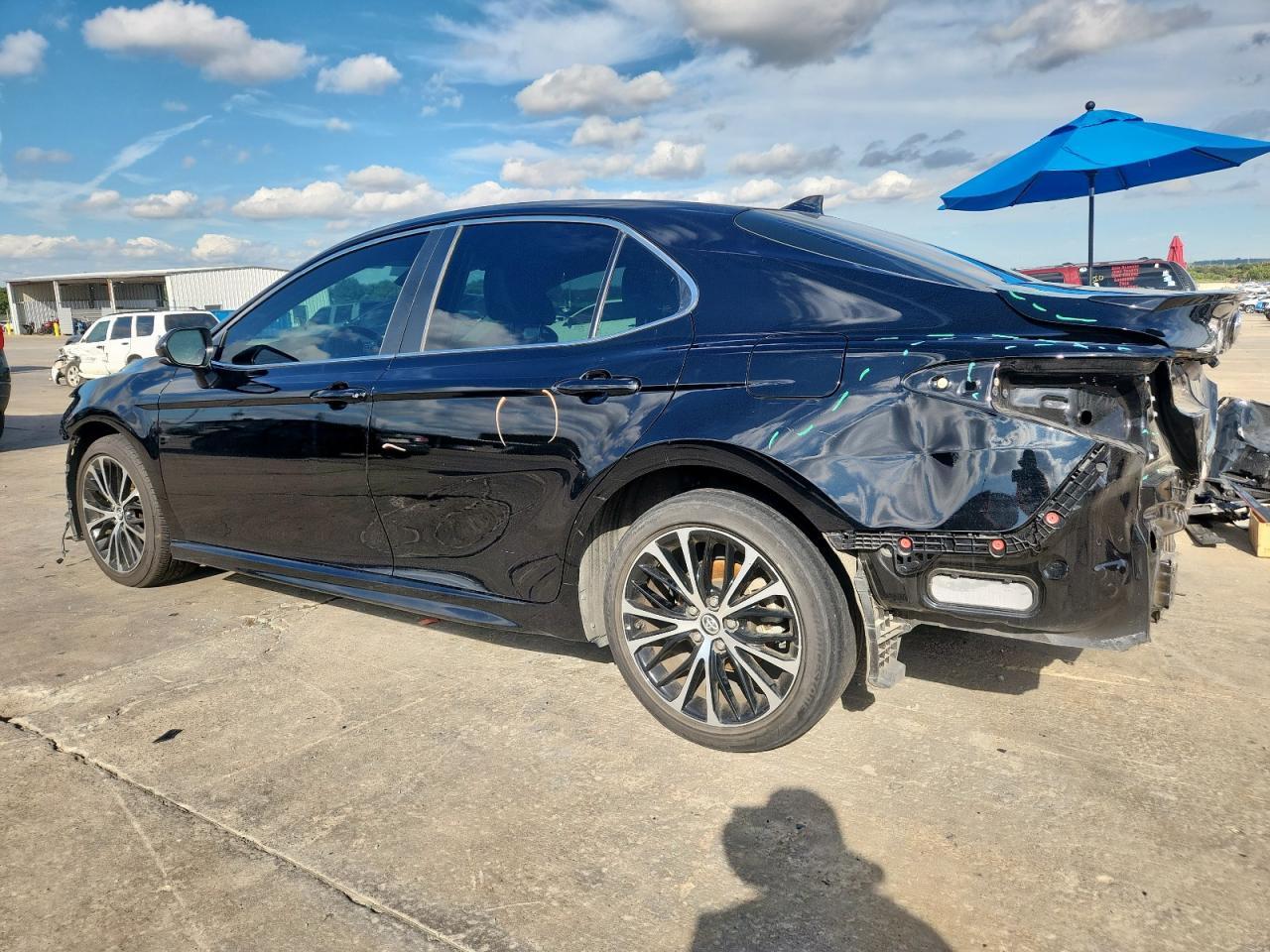 2020 Toyota Camry Se - zdjęcie 2